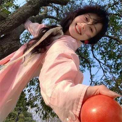 玉簪斜挽云鬓碎